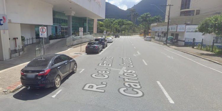 Por multas, motoristas de aplicativo pedem providências nas proximidades do shopping, em Jaraguá do Sul