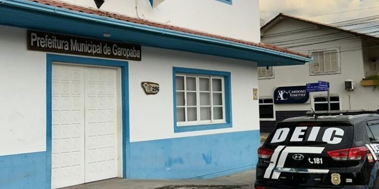 Prefeito de município catarinense é preso em operação da Polícia Civil