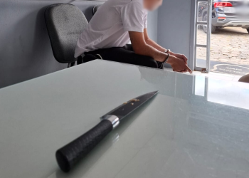 Homem é preso após ameaçar irmã com faca em Massaranduba