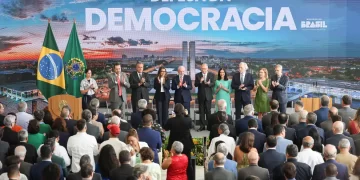 Lula veta integralmente PL que reduz penas de Bolsonaro e condenados por atos de 8 de janeiro