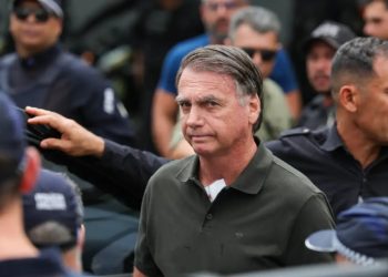 Bolsonaro bate a cabeça na cela da PF e sofre traumatismo craniano leve