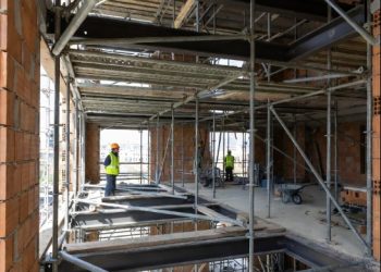 “Receptação”: Homem é questionado sobre origem de andaimes em obra em Jaraguá do Sul