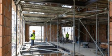 “Receptação”: Homem é questionado sobre origem de andaimes em obra em Jaraguá do Sul