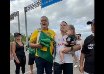 [Vídeo] Deputado catarinense lidera caminhada “Acorda Santa Catarina” até o Paraná