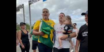 [Vídeo] Deputado catarinense lidera caminhada “Acorda Santa Catarina” até o Paraná