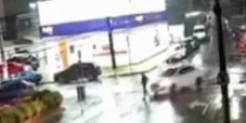 [Vídeo] Idoso é atropelado ao atravessar rua em Barra Velha