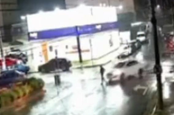 [Vídeo] Idoso é atropelado ao atravessar rua em Barra Velha