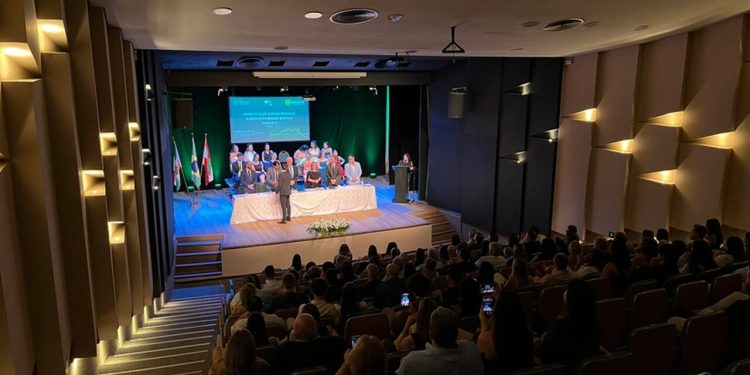 Jaraguá do Sul forma novos médicos especialistas