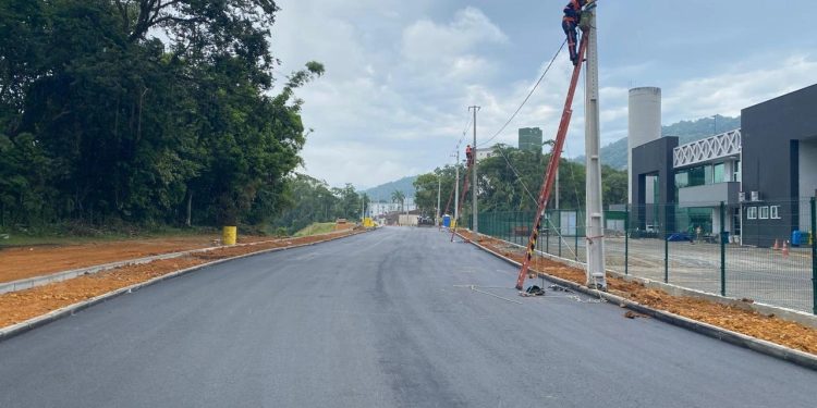 Trecho 5 da Rua 13 de Maio, em Jaraguá, foi pavimentado e está em fase de conclusão