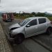Carro bate contra muro e mulher e criança são atendidas pelos bombeiros em Schroeder