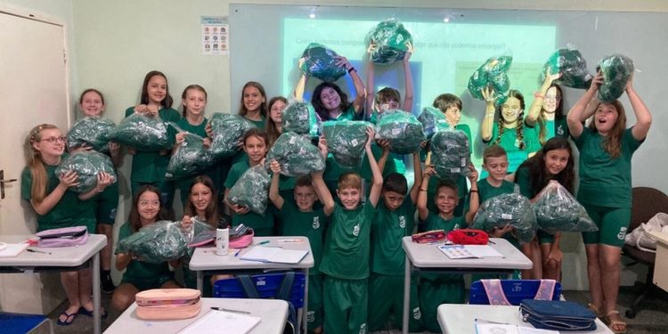 Educação de Jaraguá do Sul começa entrega dos uniformes escolares