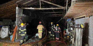 Motos são queimadas em garagem de oficina de Schroeder