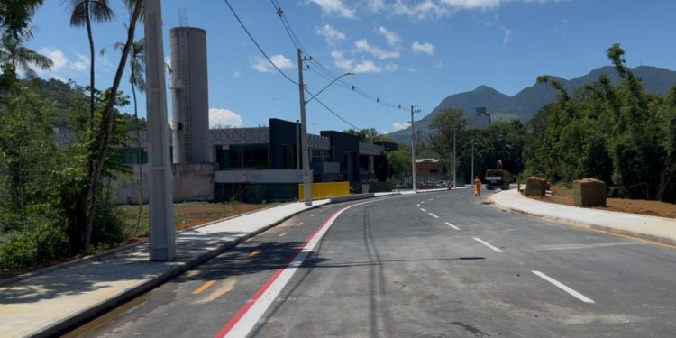 Interligação das ruas 13 de Maio e Jorge Czerniewicz avança com iluminação e ajustes finais