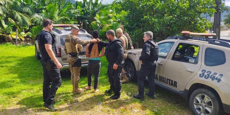 Polícia captura homem que fugiu de viatura em Jaraguá do Sul