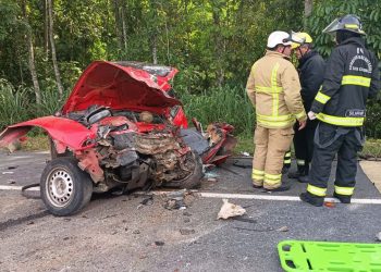 Uma pessoa morre e duas ficam feridas em acidente na BR-470, em SC