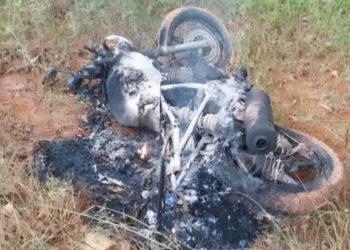 Moto utilizada por autores de homicídio em Jaraguá do Sul é queimada
