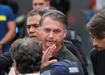 Alexandre de Moraes concede prisão domiciliar a Jair Bolsonaro