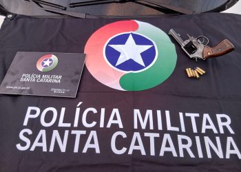 Homem é preso por porte ilegal de arma e outro por embriaguez ao volante em Massaranduba