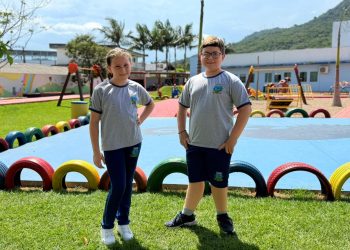 Educação de Guaramirim assina ordem de compra para aquisição de uniformes escolares para a rede municipal