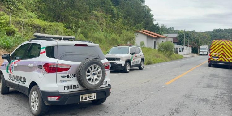 [Vídeo] Desentendimento após carona termina em roubo de celulares e agressão em Jaraguá do Sul
