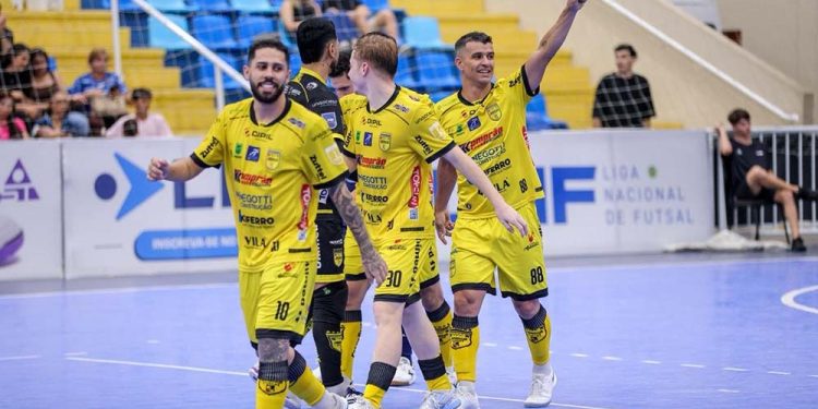 [Vídeo] Jaraguá Futsal vence a primeira na Liga Nacional 2026