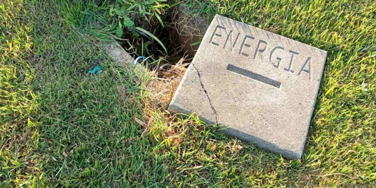 Fiação elétrica é furtada em oito postes na BR-280, em Guaramirim