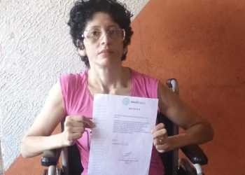 Com ataxia cerebelar, moradora de Jaraguá do Sul precisa de ajuda para comprar cadeira motorizada