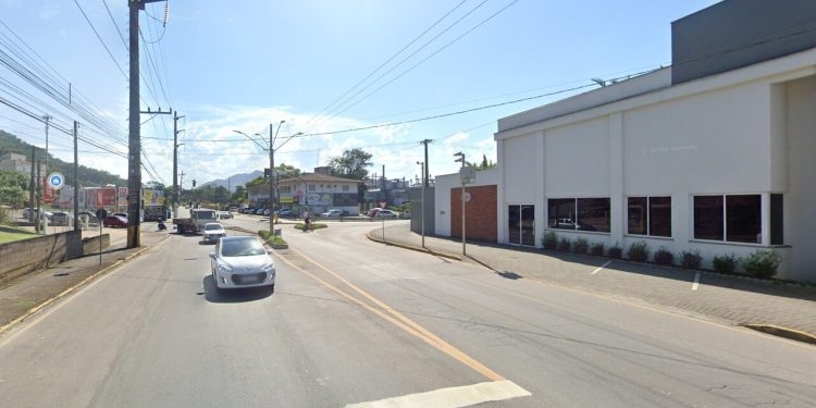 Trânsito na rua Walter Marquardt ficará em meia pista para obras do Samae no domingo (26)