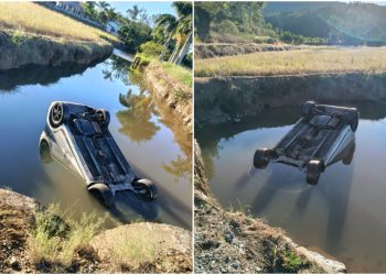 [Fotos] Homem fica 40 minutos preso dentro de carro que caiu em córrego em Guaramirim