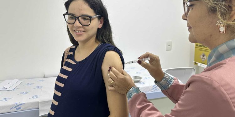 Vacinação contra a gripe será ampliada para toda a população acima de 6 meses em SC