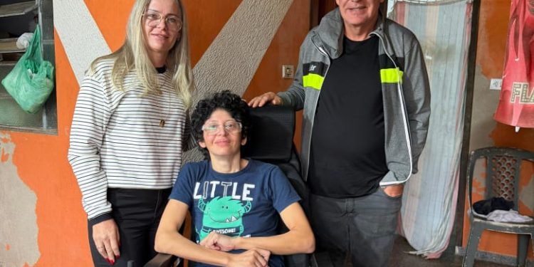 “Deu tudo certo”: Moradora de Jaraguá do Sul com ataxia cerebral consegue cadeira de rodas