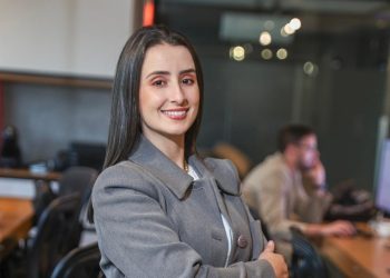 Com a queda do dólar, ainda faz sentido investir no exterior?