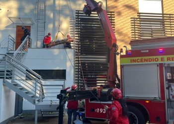 Trabalhador cai de telhado e sofre lesões graves em Jaraguá do Sul