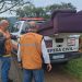 Defesa Civil retira sofá e entulhos descartados irregularmente no Rio Itapocu em Jaraguá do Sul