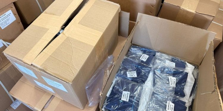 Prefeitura de Guaramirim inicia organização dos kits de uniformes para distribuição
