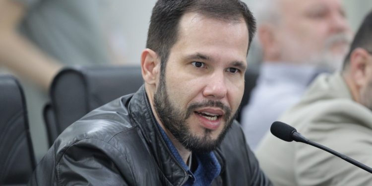 Projeto que proíbe circulação de bicicletas elétricas em parques públicos fechados é aprovado em Jaraguá do Sul