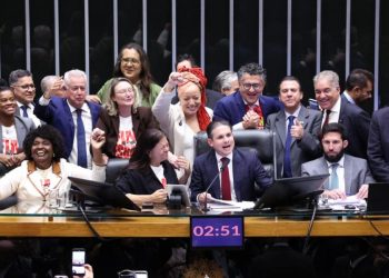 Confira como os deputados de SC votaram na PEC pelo fim da escala 6×1