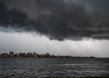 Ciclone deve provocar temporais e rajadas de vento em Santa Catarina