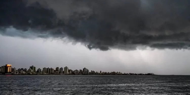 Ciclone deve provocar temporais e rajadas de vento em Santa Catarina
