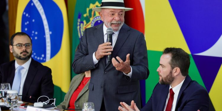 Entenda como funciona o novo Desenrola Brasil, lançado pelo governo federal
