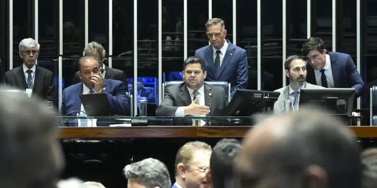 Alcolumbre promulga lei que beneficia condenados pelos atos de 8 de janeiro