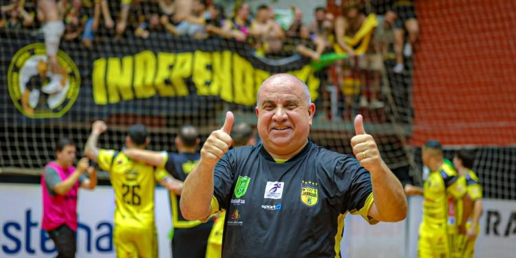 Técnico do Jaraguá Futsal passa por cirurgia após arritmia cardíaca: “Foi um sucesso”