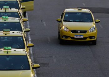 Governo publica MP que destina R$ 30 bi a taxistas e motoristas de app