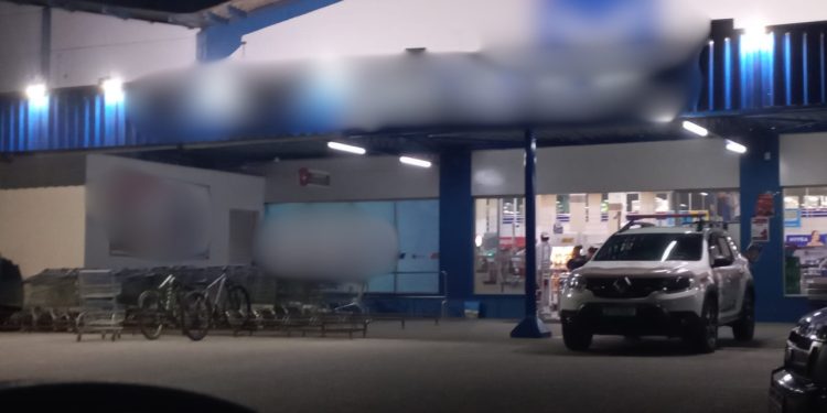 “Nutella, pães de queijo e picanha”: Dois adolescentes são apreendidos em Schroeder por furto de produtos na cueca