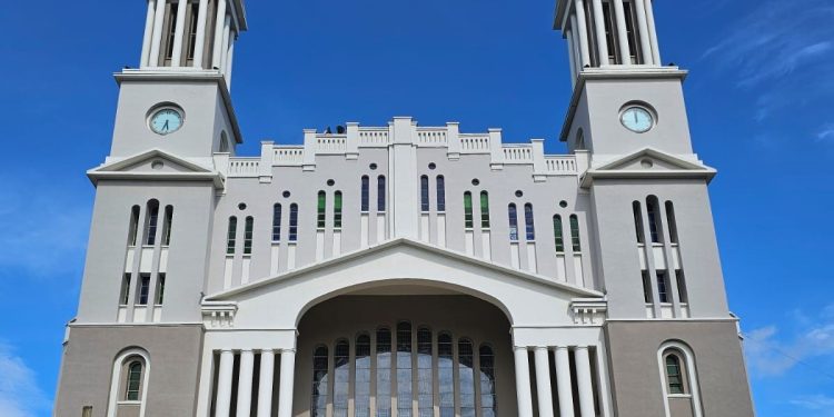 Paróquia São Sebastião, de Jaraguá do Sul, celebra Corpus Christi com missa solene