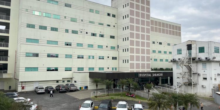 Menino de 2 anos internado na UTI do Hospital Jaraguá apresenta melhora