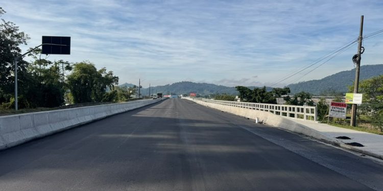 [Vídeo] Asfalto do Viaduto do Mannes é reaplicado e tráfego deverá ser liberado nos próximos dias