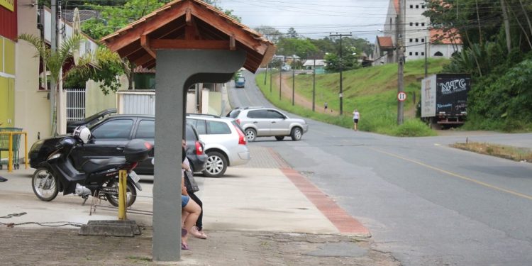 Jaraguá do Sul agiliza compra de materiais para 50 novos abrigos de passageiros