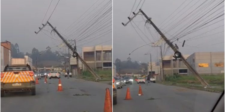 [Vídeo] Carro bate contra poste em Guaramirim