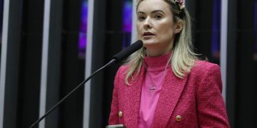 Deputada Júlia Zanatta inicia coleta de assinaturas para pedir impeachment de Lula